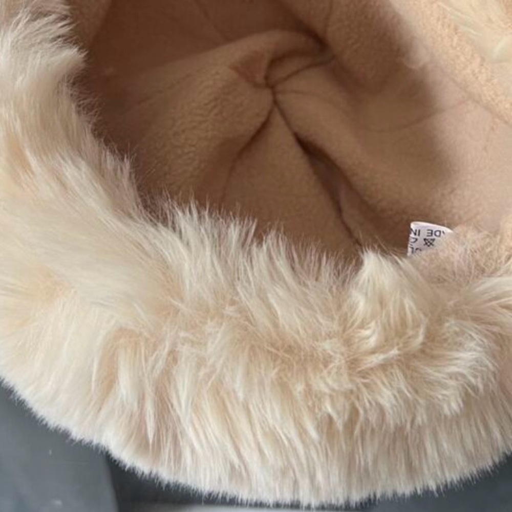 PLUSH RUSSIAN HAT - Picture 4 of 4